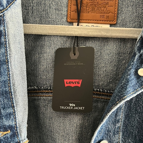 Levi's, Woman’s Size M Blue Vintage Look 90s Trucker Jacket - Picture 6 of 10
